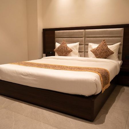 Hotel Smily Ludhiana Buitenkant foto