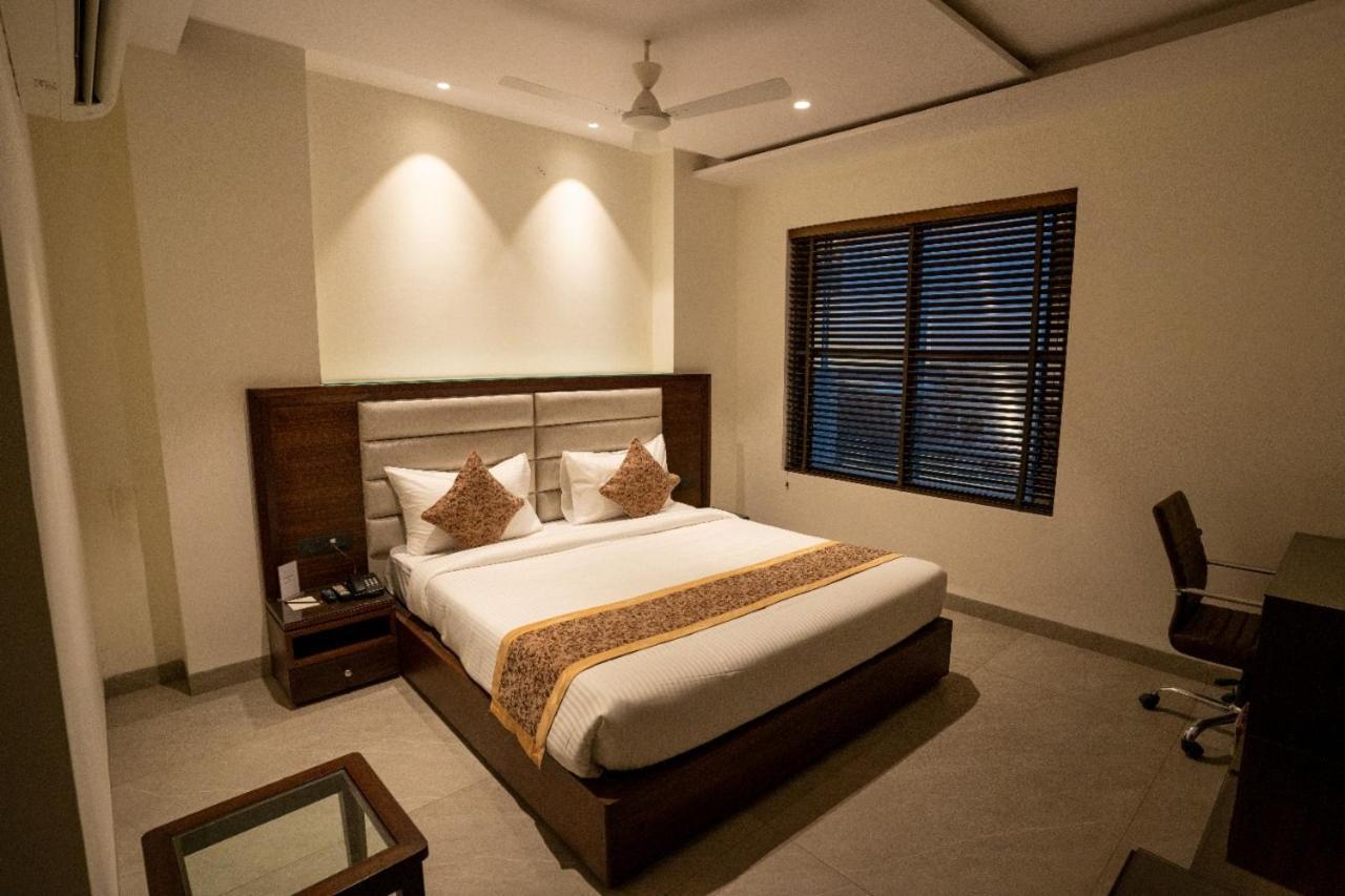 Hotel Smily Ludhiana Buitenkant foto