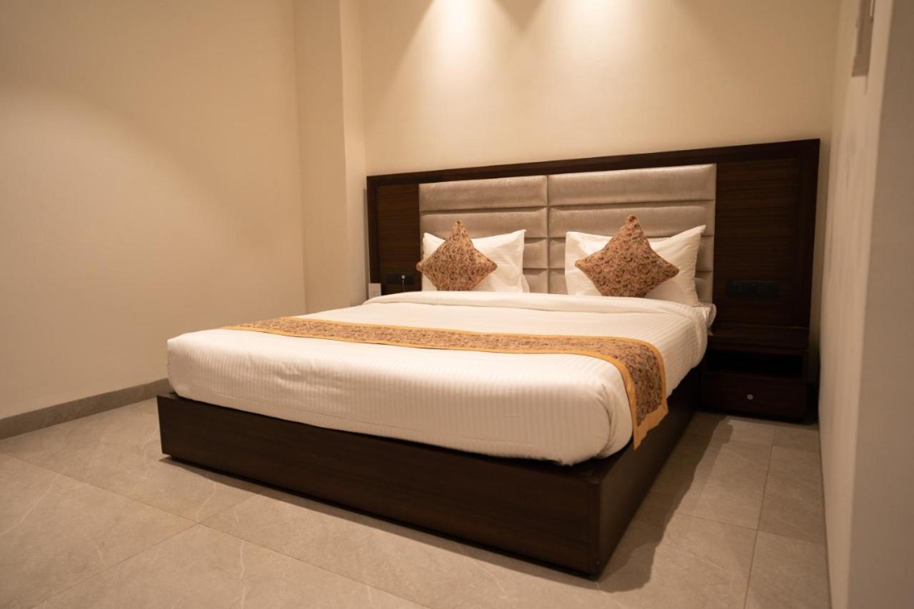 Hotel Smily Ludhiana Buitenkant foto