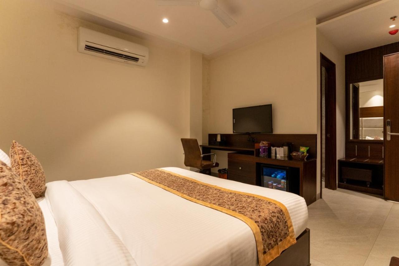 Hotel Smily Ludhiana Buitenkant foto