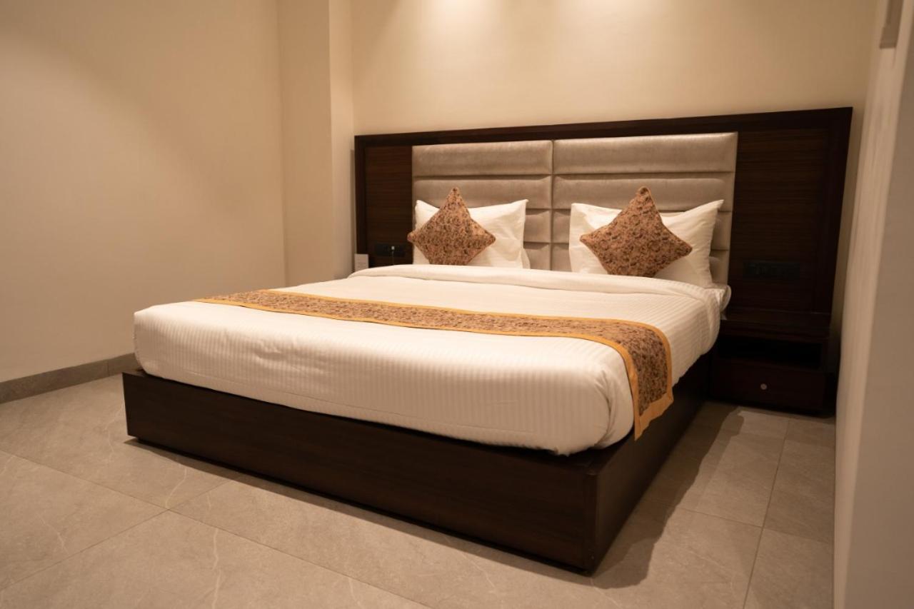 Hotel Smily Ludhiana Buitenkant foto