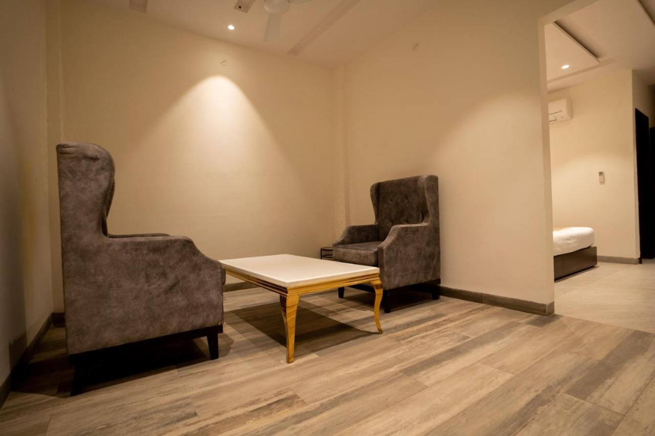 Hotel Smily Ludhiana Buitenkant foto