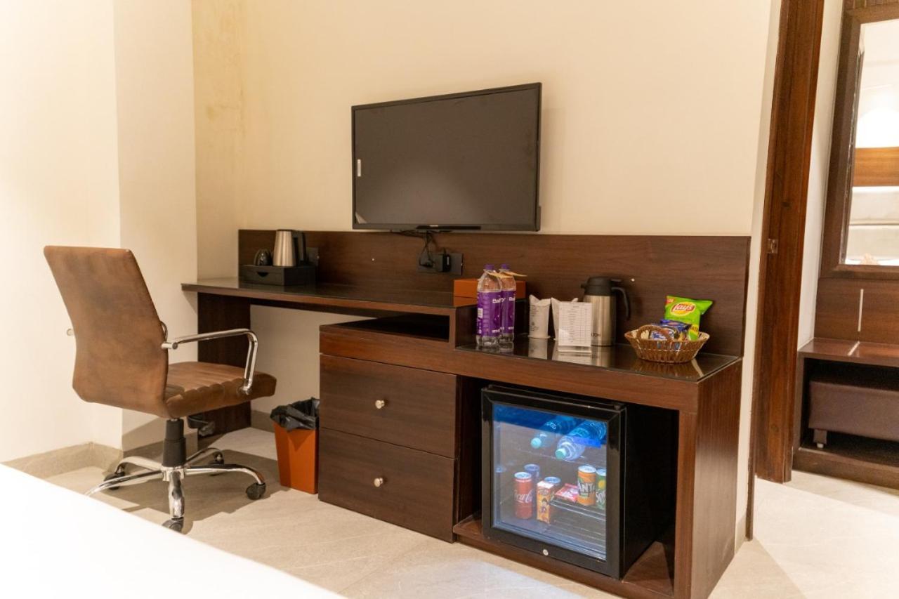 Hotel Smily Ludhiana Buitenkant foto